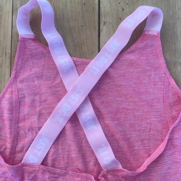 Woman’s Nike workout tank top size L - Picture 3 of 4